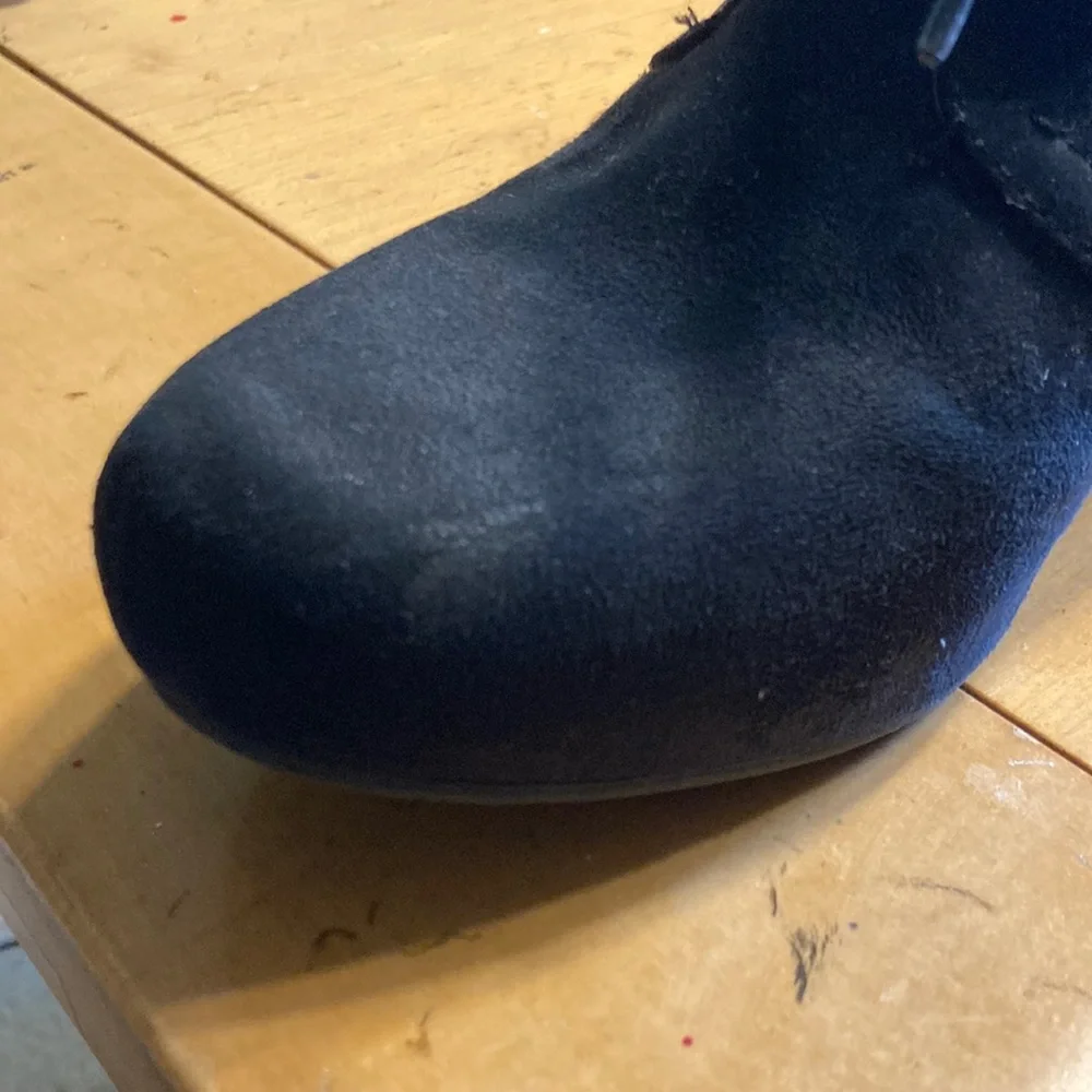 X-APPEAL Black Suede Wedges “Flynn”